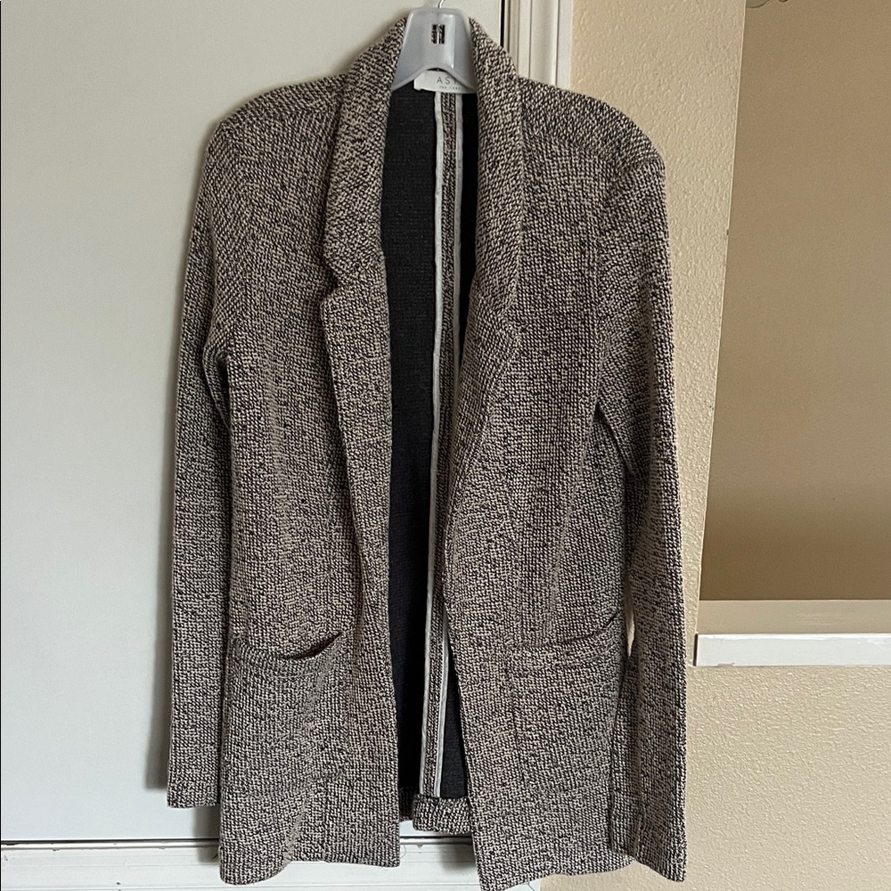 Astr Women's Black and White Open Front Cardigan. Size Medium